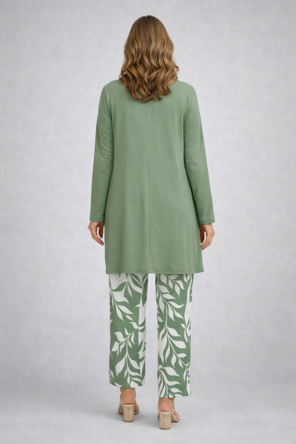 Wendy | Three-Piece Classic Elegance