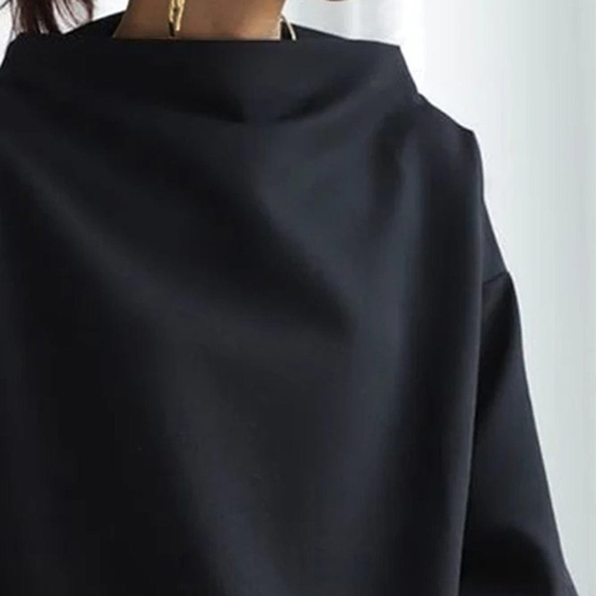 Lisa - Top with High Collar
